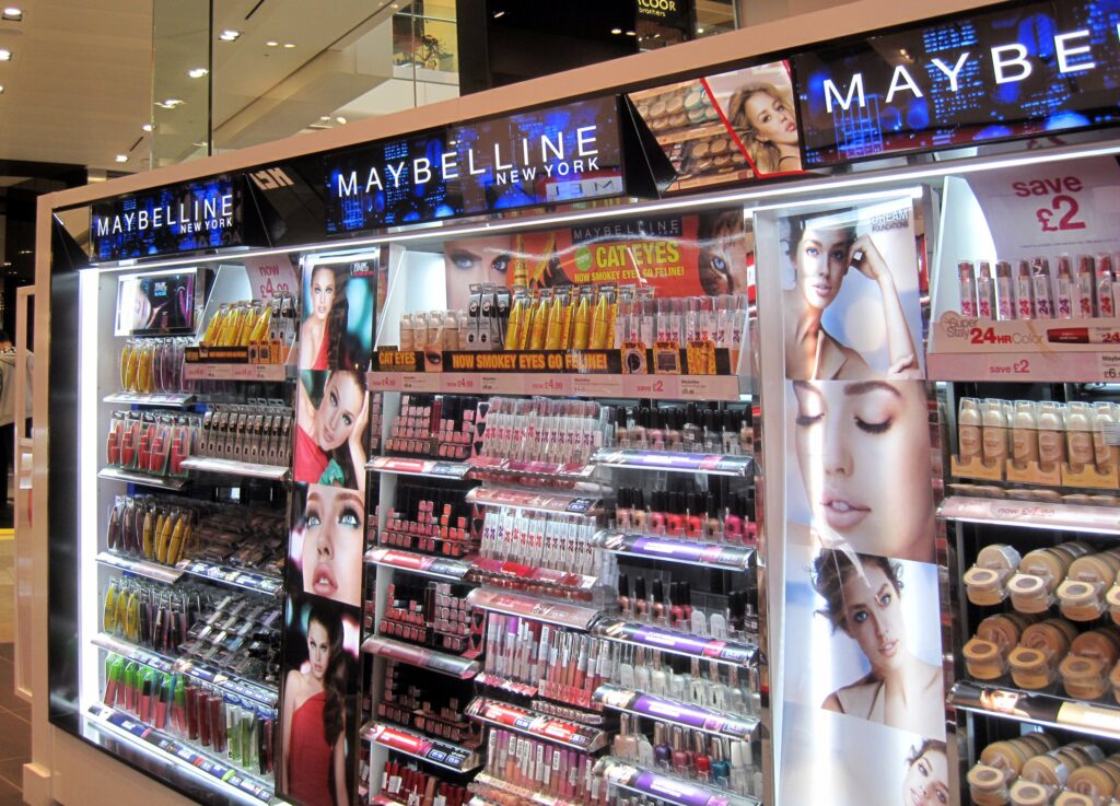 Retail fixture for cosmetic store