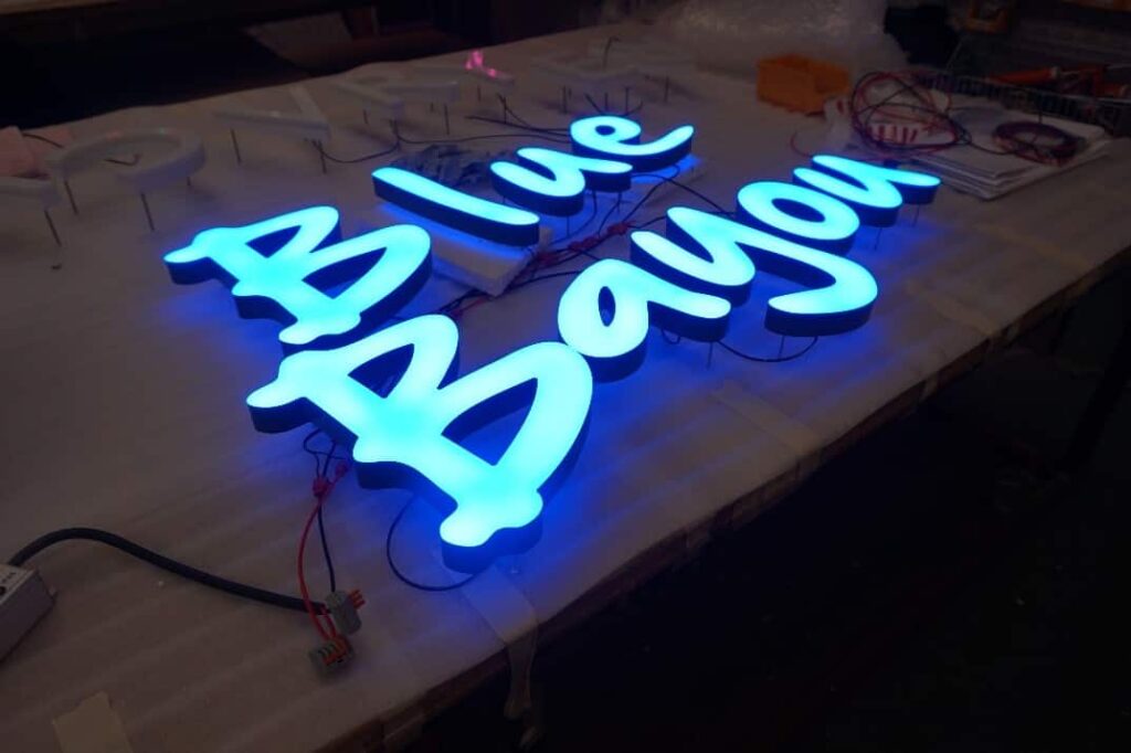 Acrylic Iluminada advertising letters