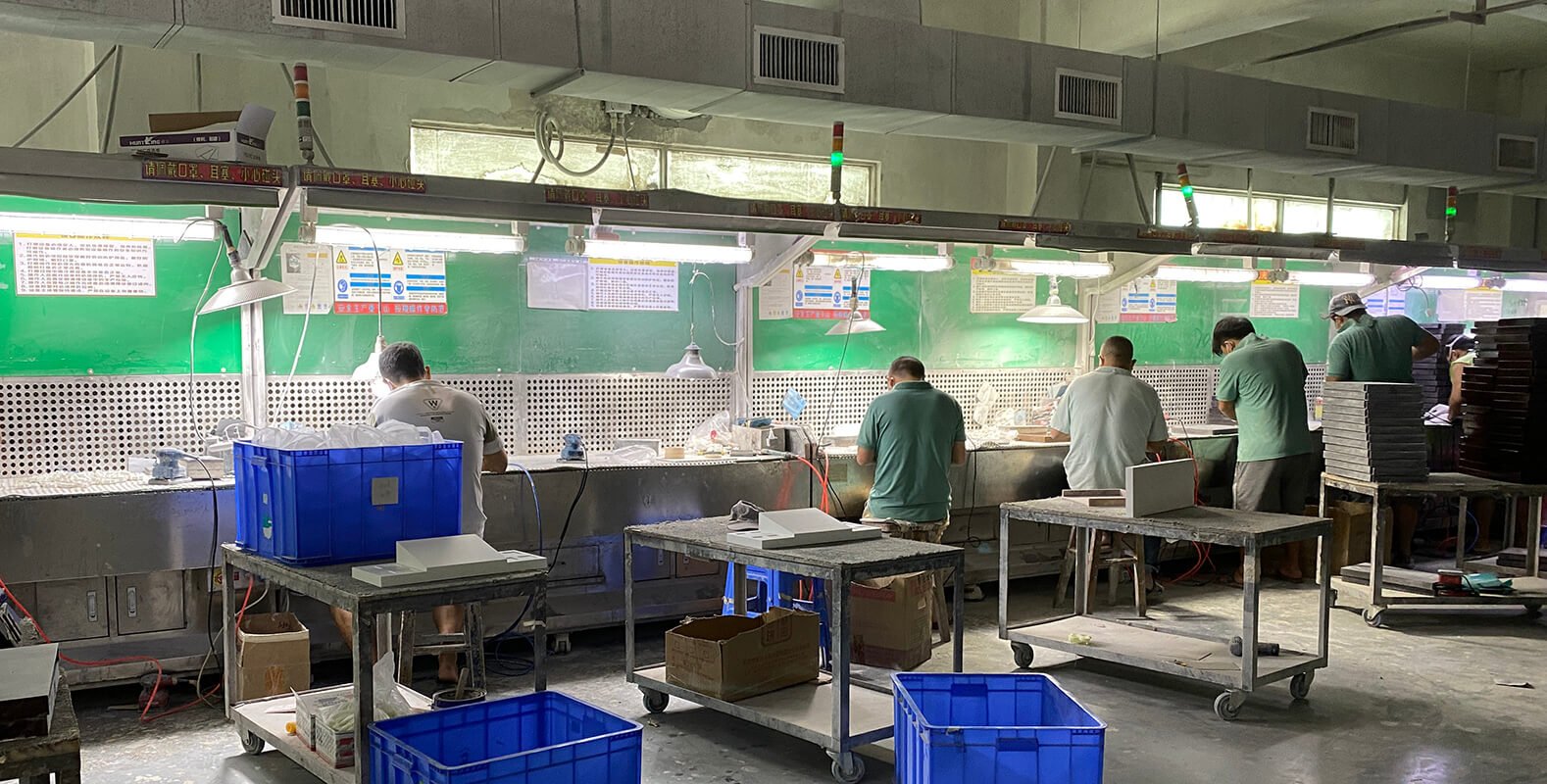 Custom Retail Display Manufacturer Window Display Decoration SamTop