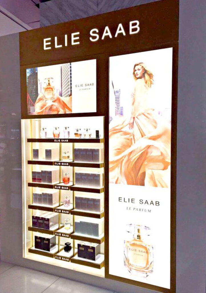 Floor-standing display in cosmetic stores