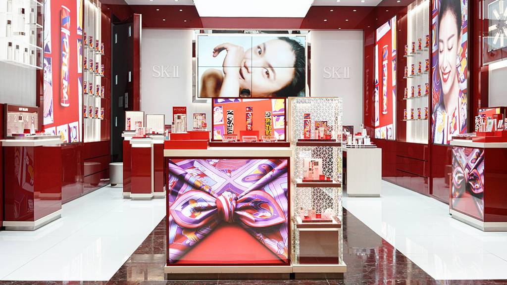Permanent display in cosmetic stores