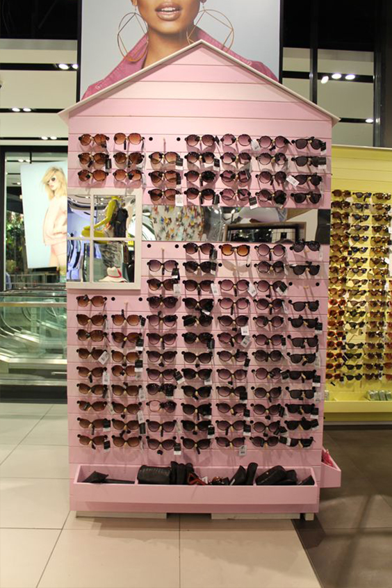 Floor Eyeglass display