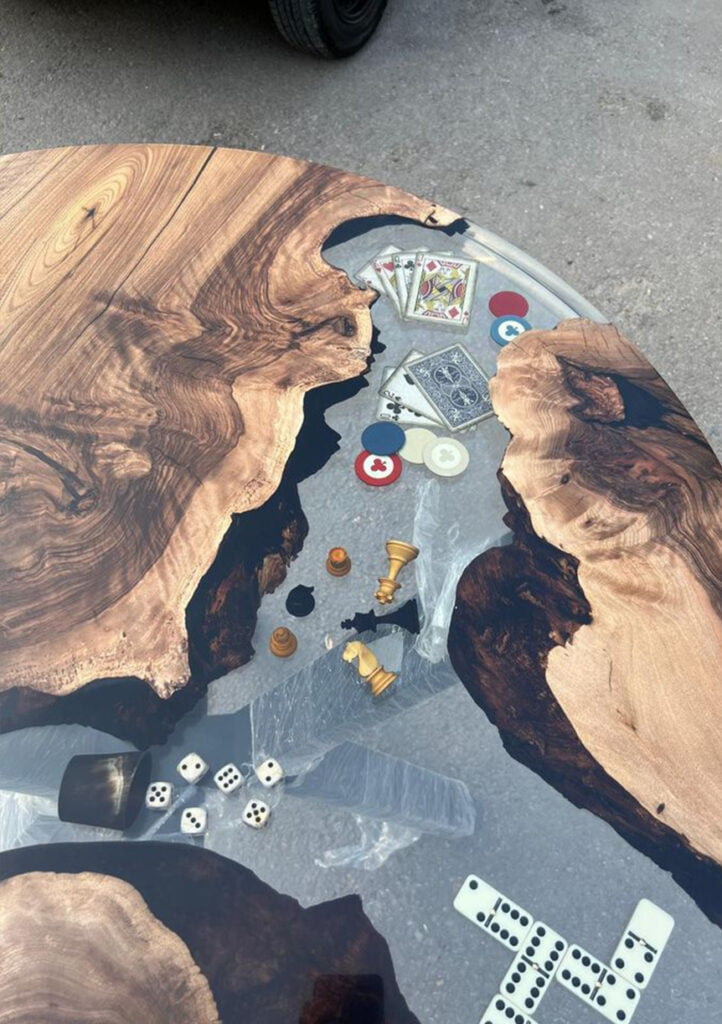 Epoxy resin coating on wood