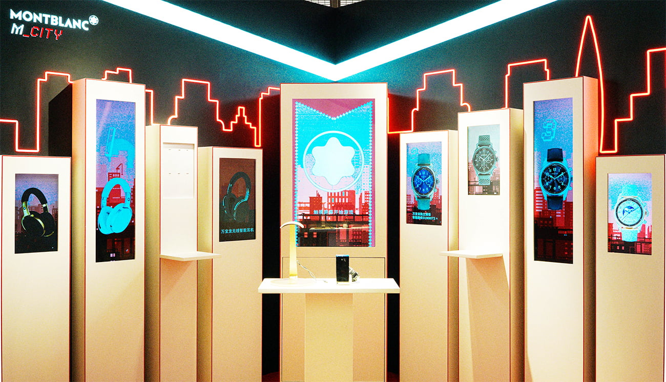 Multiple LCD screens display