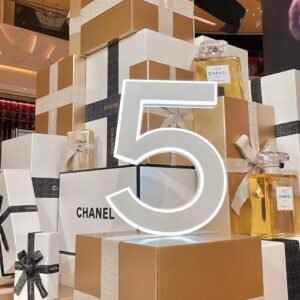 luxury-retail-light-sculpture-promotion