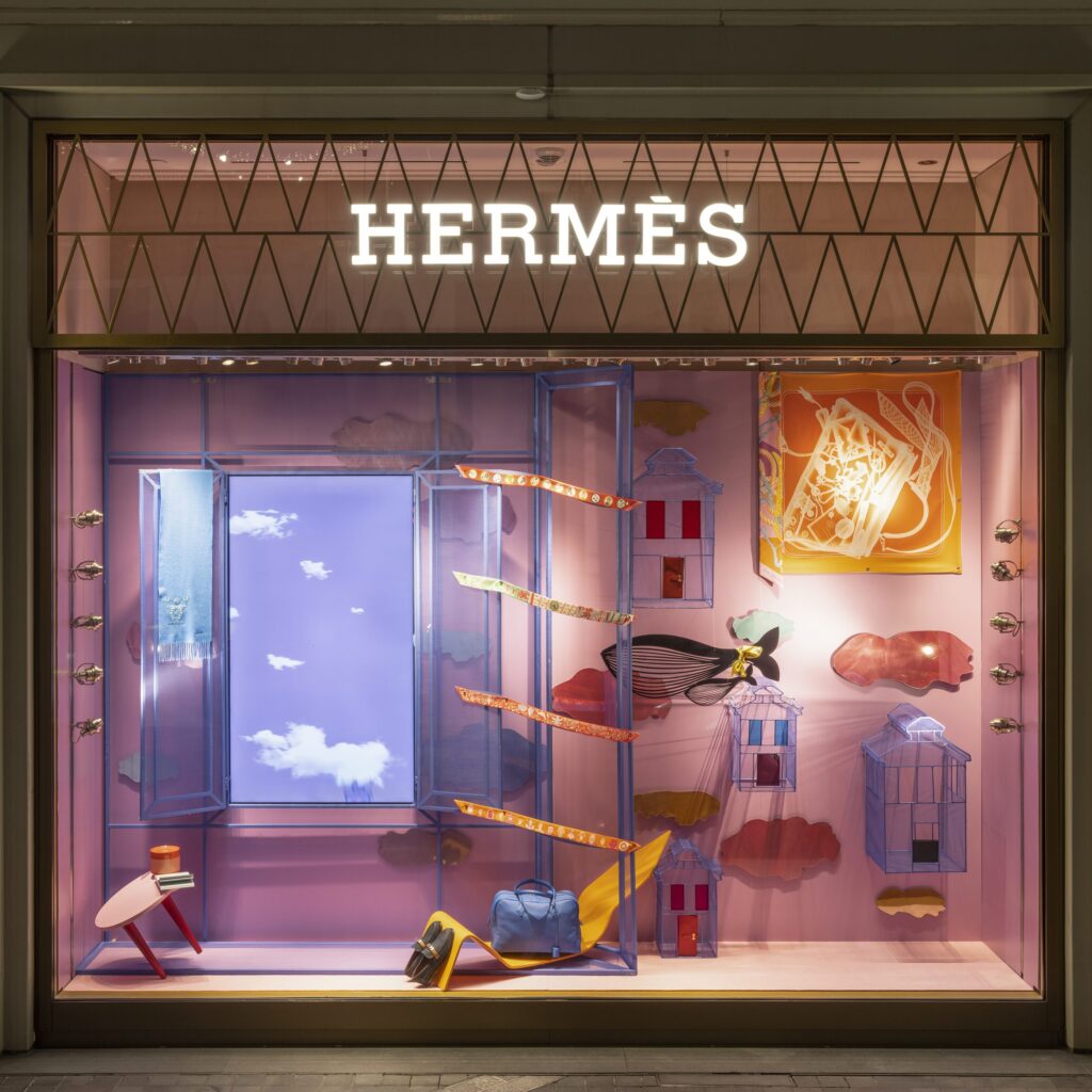 How Contrast Makes a Window Display More Attractive