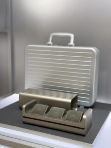 Illustration of common mistakes in retail display production and shipping