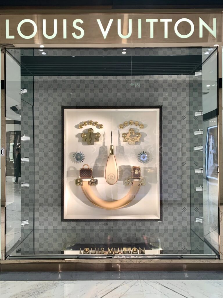 3d printed retail display showcasing eco friendly designs1