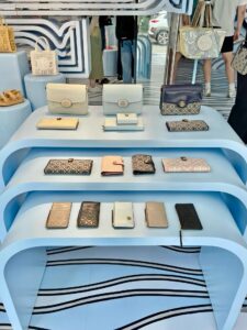 Tool-free foldable retail floor display by Samtop for skincare products