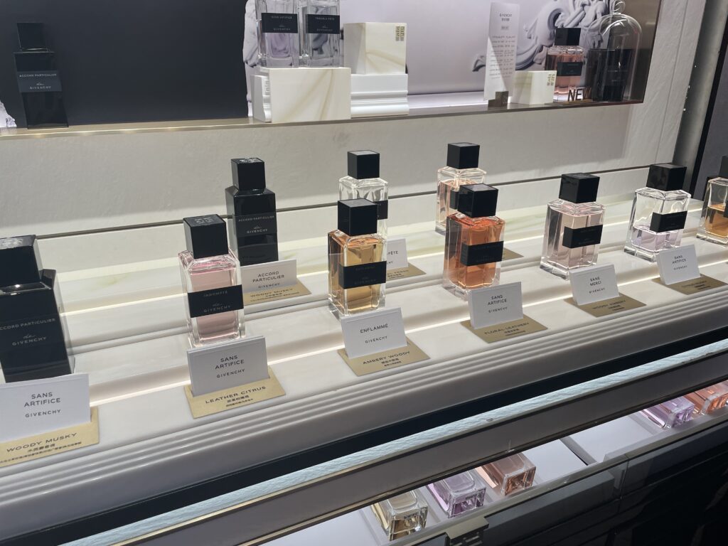 Sustainable faux marble podiums for product launches