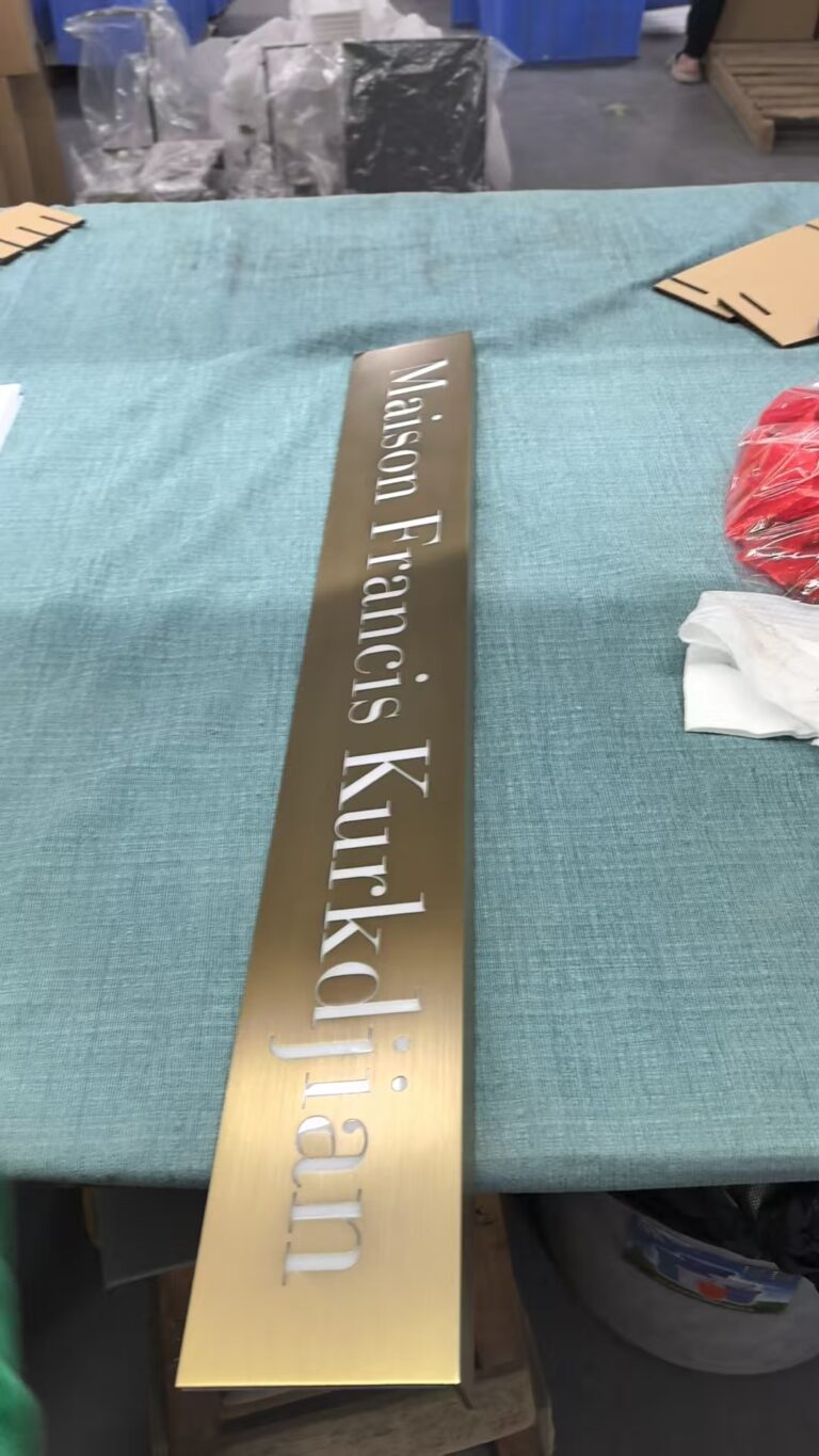 logo placement accuracy for vm display fixtures