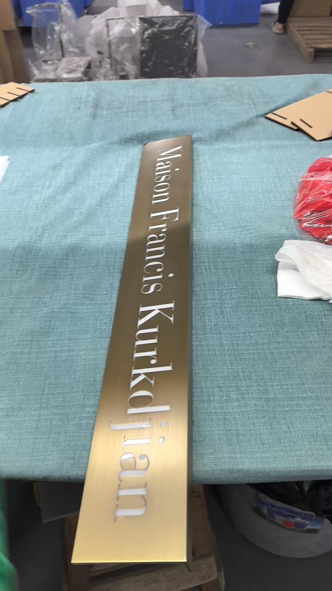 logo placement accuracy for vm display fixtures