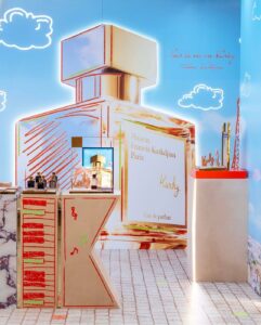 This printed acrylic backdrop features vibrant gradient colors, ideal for retail signage and brand storytelling.