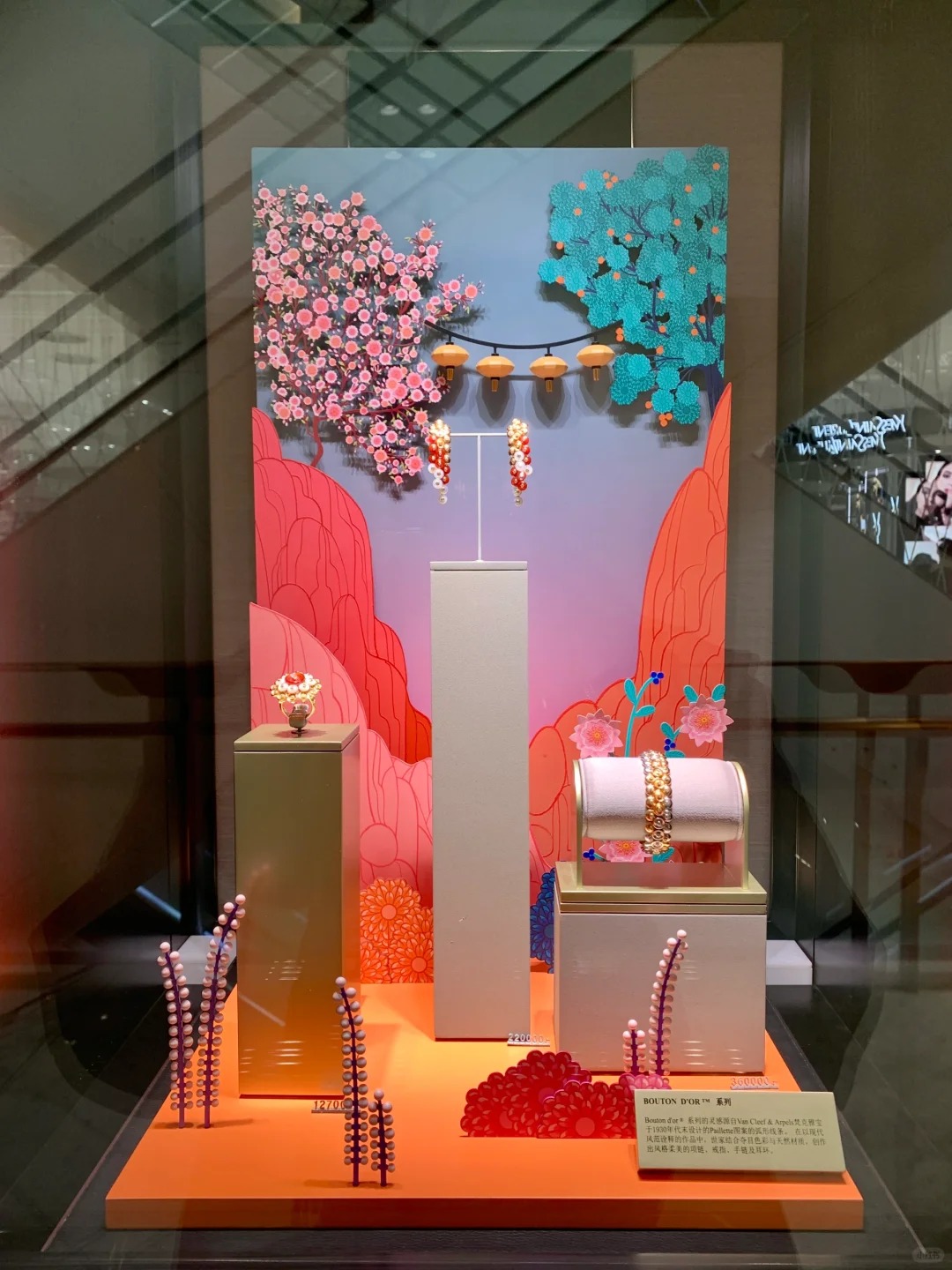 Sustainable materials for retail displays