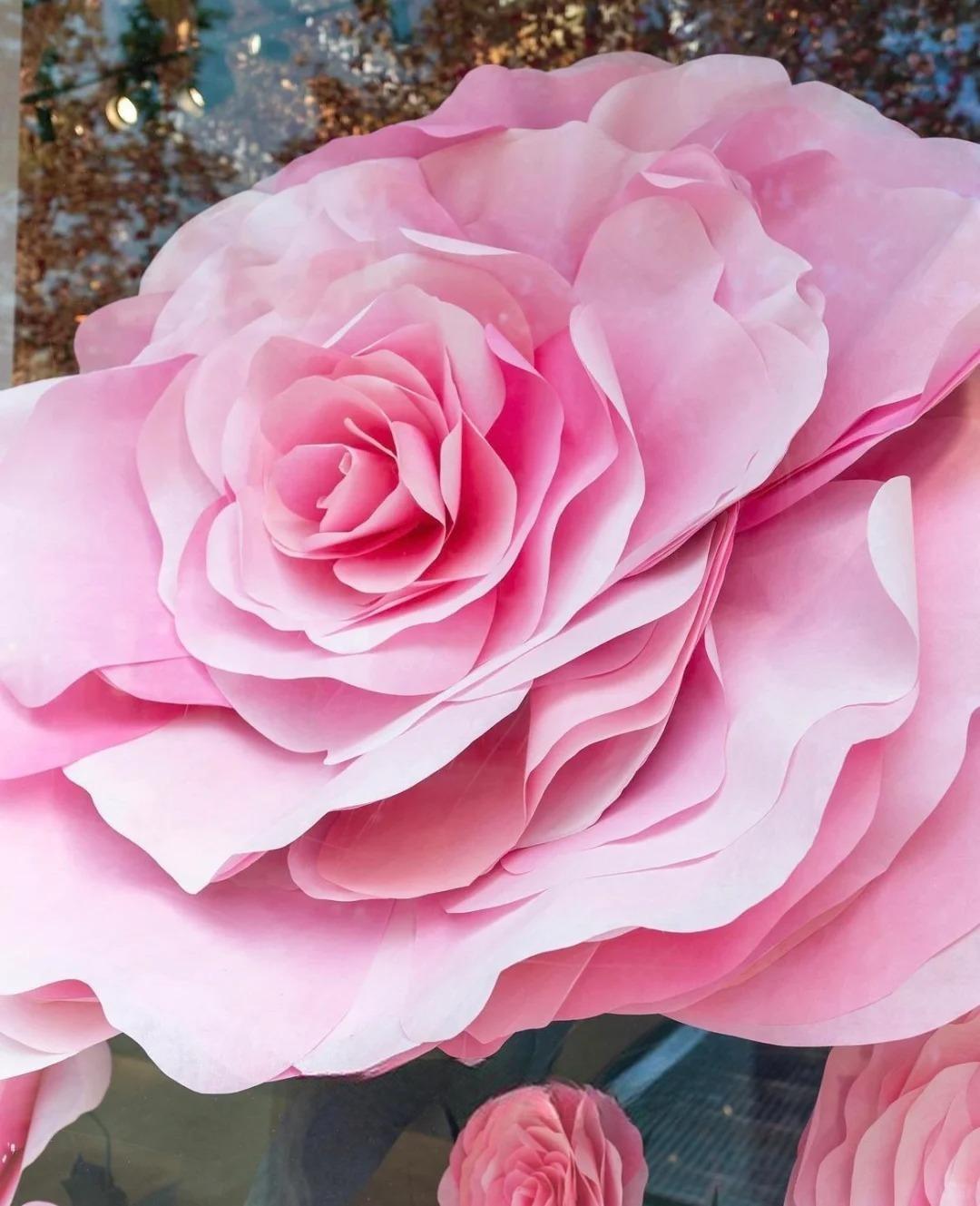 FSC-certified paper flower arch for retail display