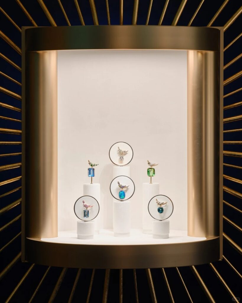 premium reusable display