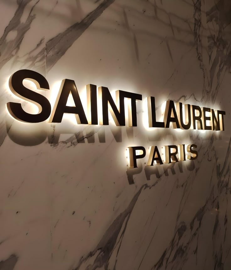Layered acrylic display for immersive branding