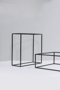 Sustainable display materials – recycled acrylic, FSC wood, eco-friendly props