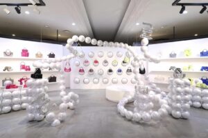 Luxury retail window featuring giant sculptures for Christmas display