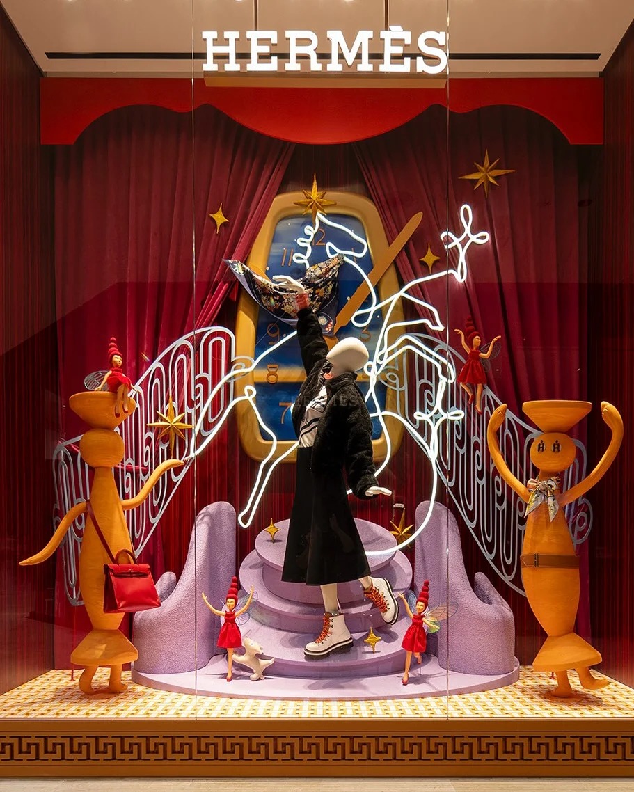 Surrealism in Retail Windows: Creating Dreamlike Experiences with Visual Illusions