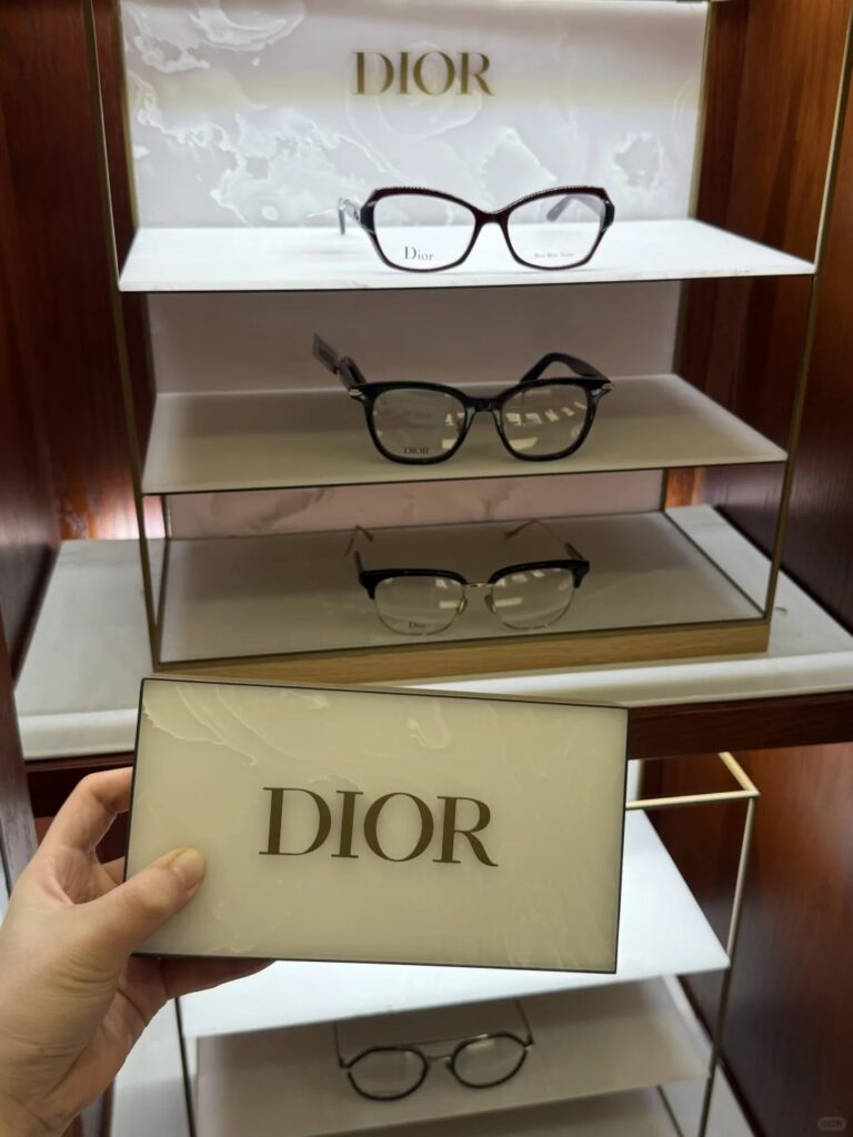 Logo placement accuracy for VM display fixtures