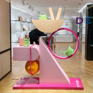 modular-window-prop-display-samtop