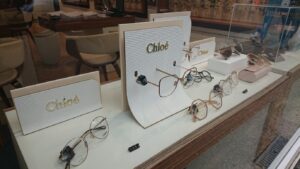 acrylic display cleaning with microfiber cloth