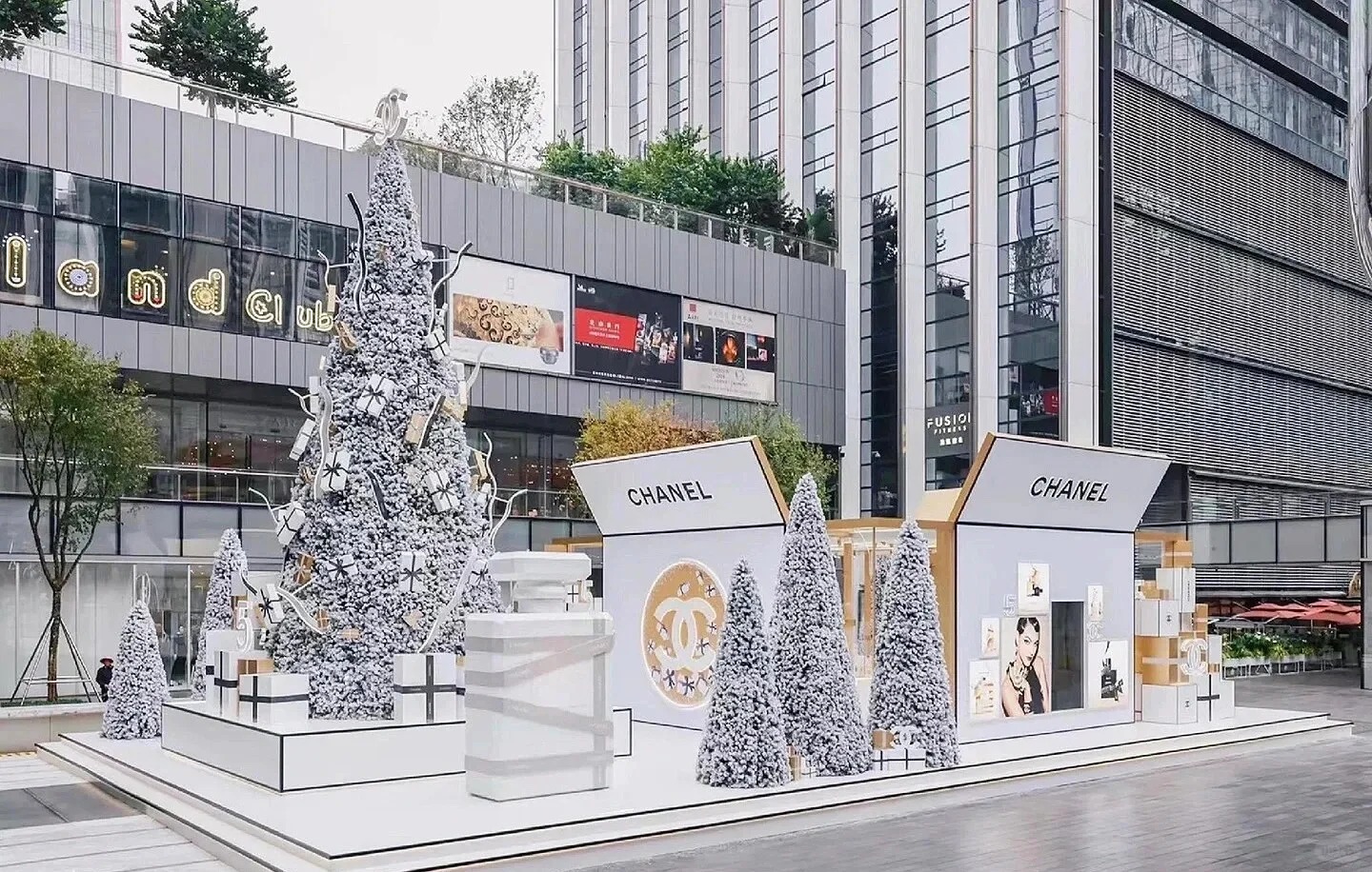 Christmas retail window display with snow and LED lights