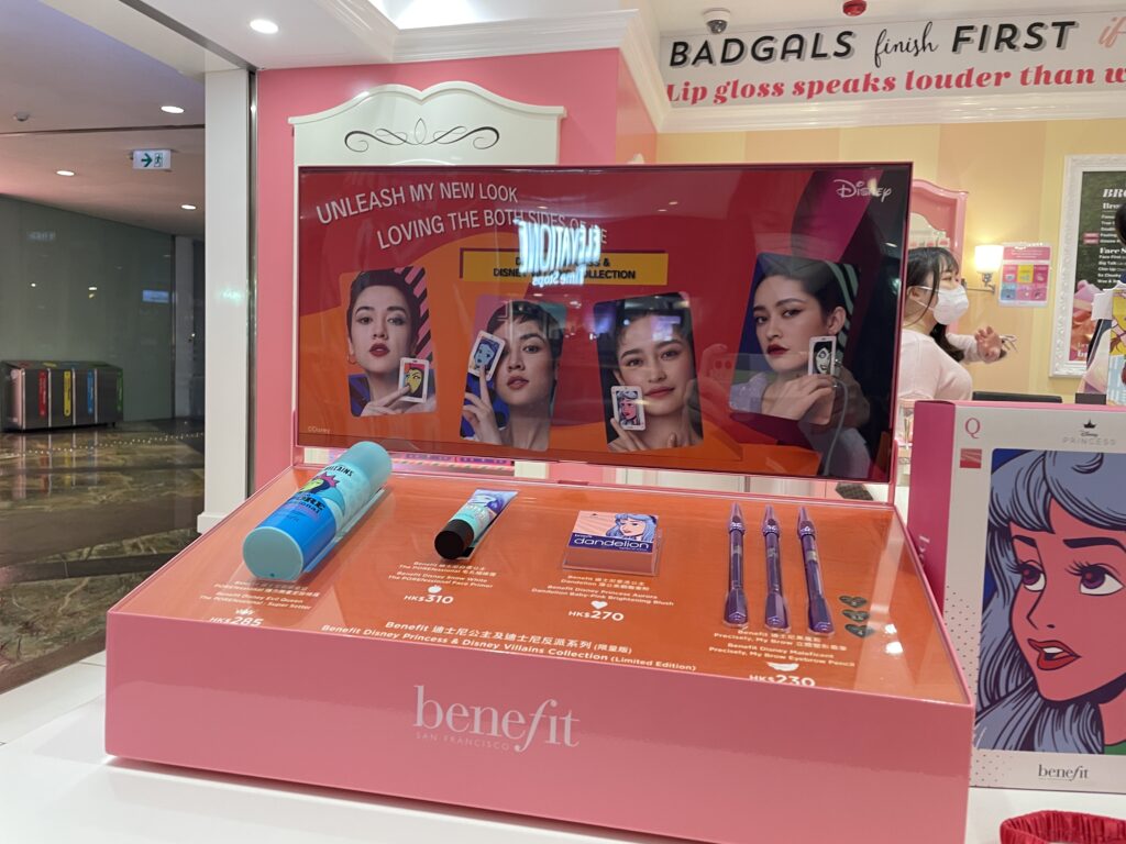 What Are the Key Differences Between Counter Display Units for Perfume, Jewelry, and Watches?