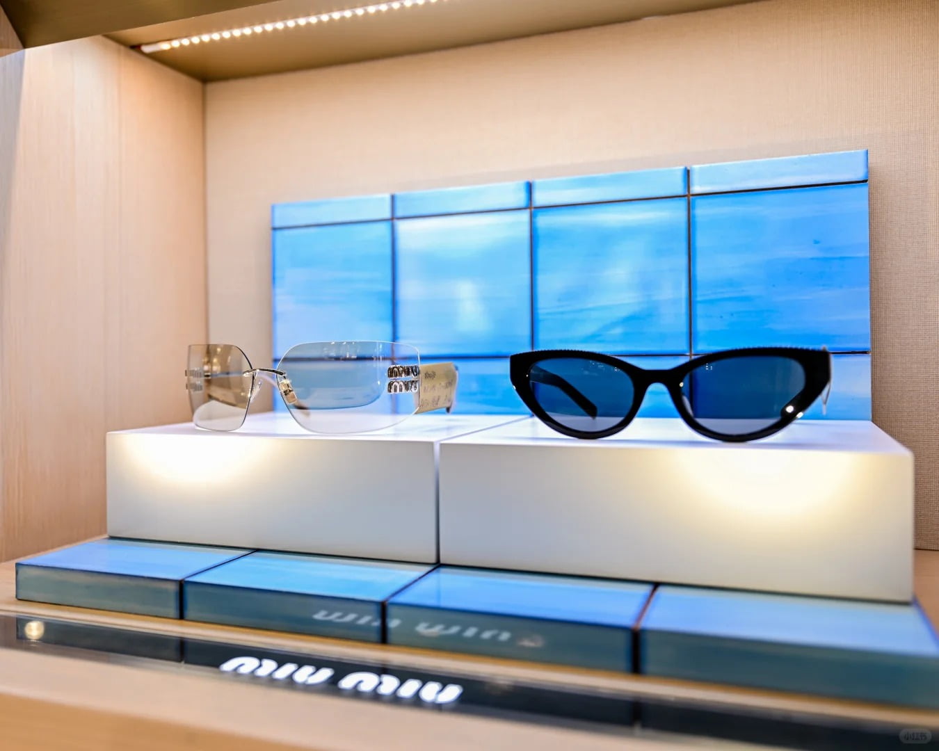Eyewear glasses countertop display